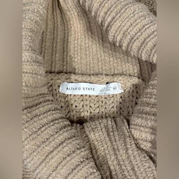 Altar'd State Sweater. Size XL. 29” Pit to Pit 22” Length. NWT Retail $70 - Picture 2 of 4